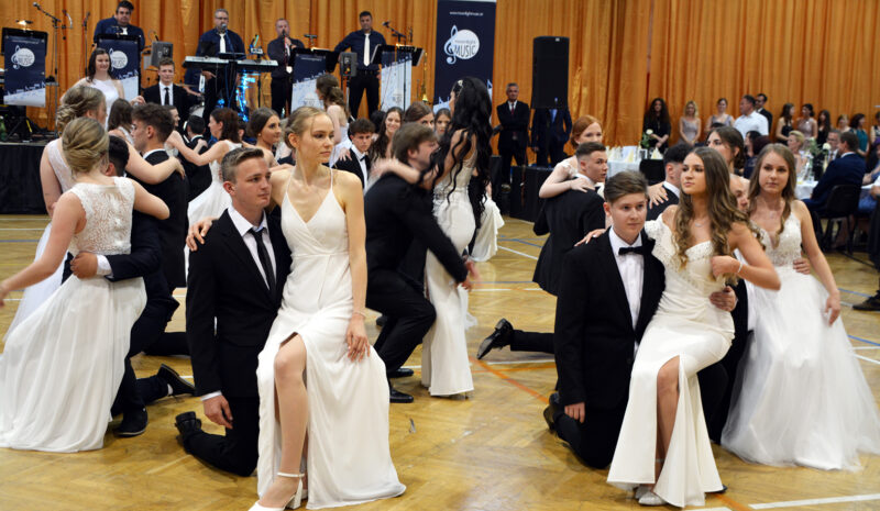 6. Schulball „Time to be Royal“